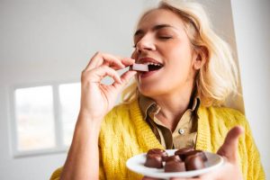 Snacking every hour feels harmless, but science proves it silently wrecks your metabolism. Discover the real dangers of constant snacking today